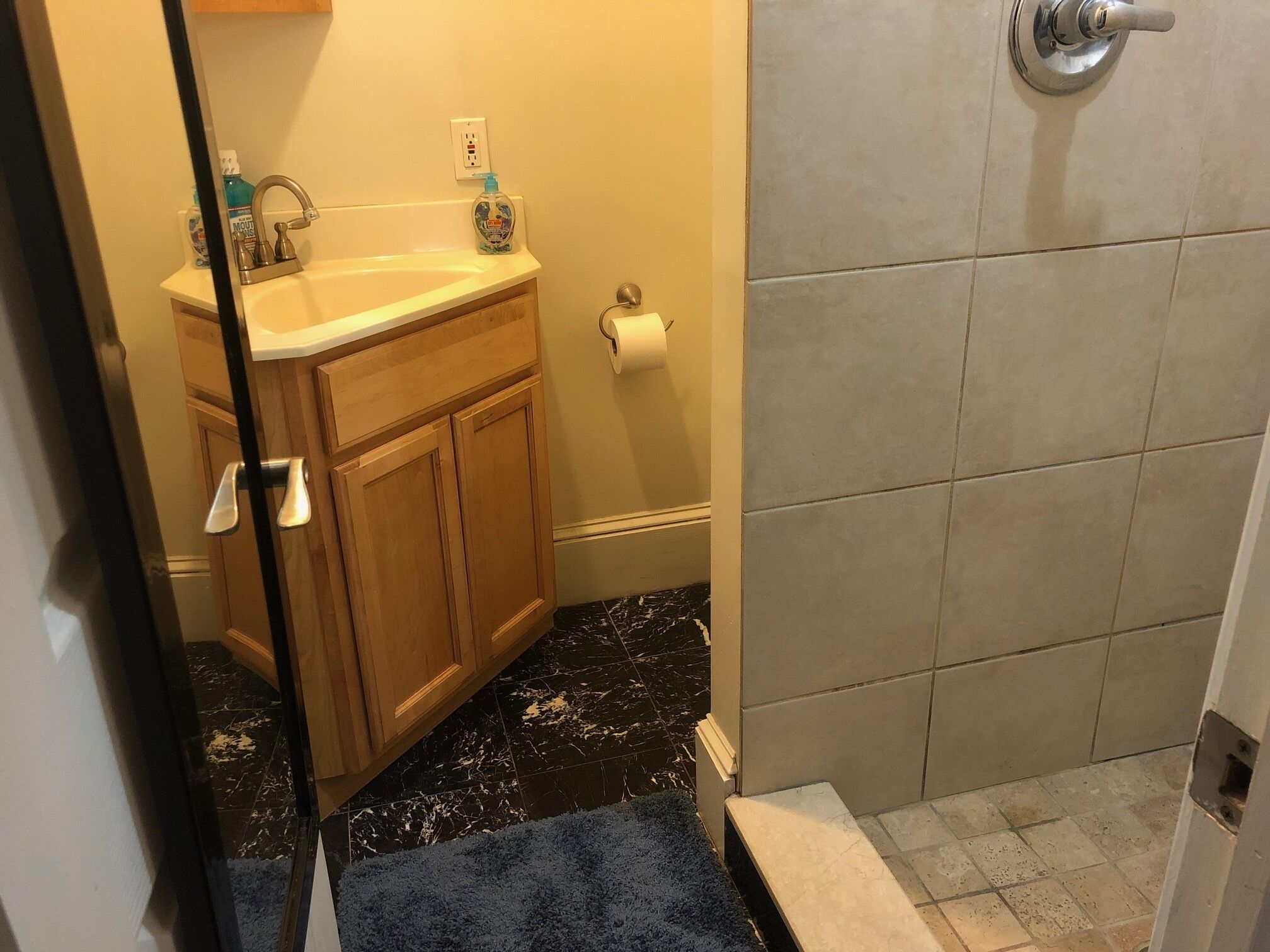 淋浴/盆浴组合、吹风机、毛巾、肥皂