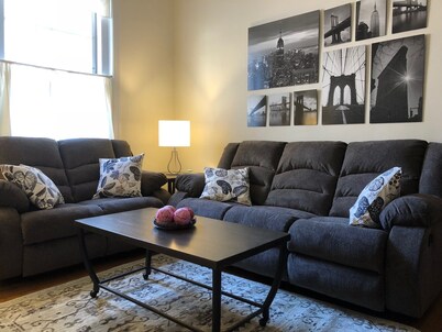 Charming 2BD/2BA near Rittenhouse sq