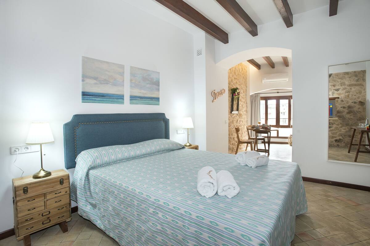 Habitación doble Deluxe | Ropa de cama de alta calidad y camas con efecto memoria