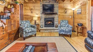 Living room - Sunset Lodge, 3 Bedrooms, Hot Tub, Fireplace (Sevierville)