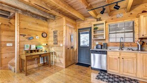Private kitchen - Sunset Lodge, 3 Bedrooms, Hot Tub, Fireplace (Sevierville)