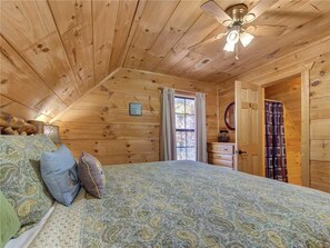 Cabane, plusieurs lits, bain à remous, vue montagne