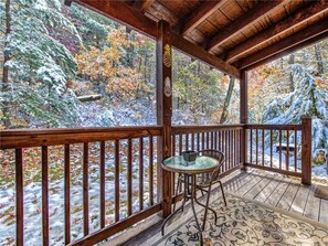 Cabane, plusieurs lits, bain à remous, vue montagne | Balcon