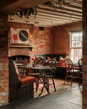 Interior - The Dog and Gun (Salisbury)