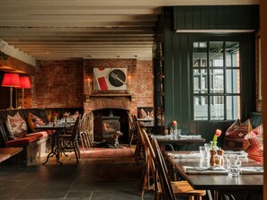 Interior - The Dog and Gun (Salisbury)