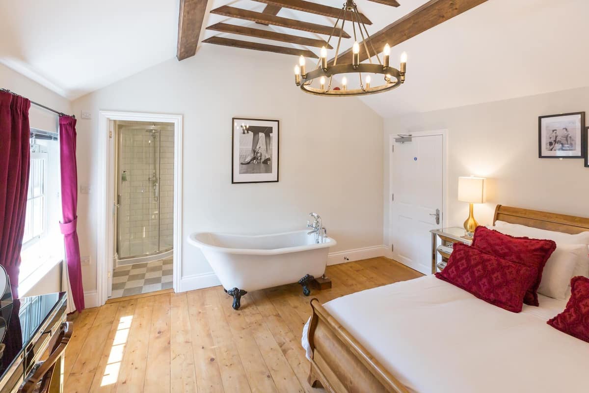 Doppelzimmer, mit Bad (room)