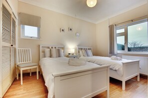 3 slaapkamers, een strijkplank/strijkijzer, reisbedje, gratis wifi