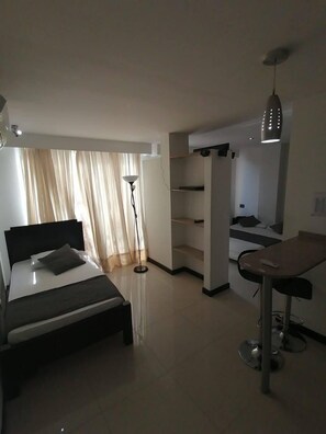 Decoración personalizada, muebles diferentes y escritorio