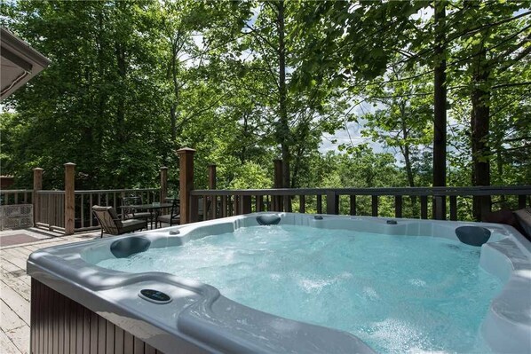 Cabin, Multiple Beds, Hot Tub, Mountain View | Spa