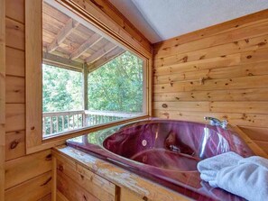 Cabin, 1 King Bed, Hot Tub, Mountain View | Bathroom | Towels