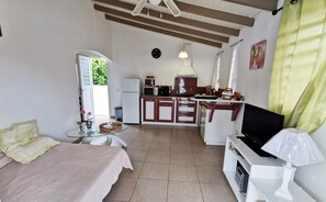 2 chambres, fer et planche à repasser, Wi-Fi, draps fournis