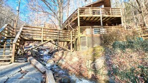 Exterior - Creekside, 4 Bedrooms, Pool Access, Wifi, Hot Tub, Fireplace, Sleeps 10 (Gatlinburg)