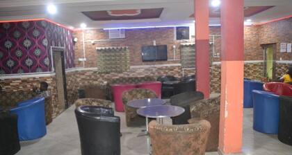 Evaville Hotel N Lounge