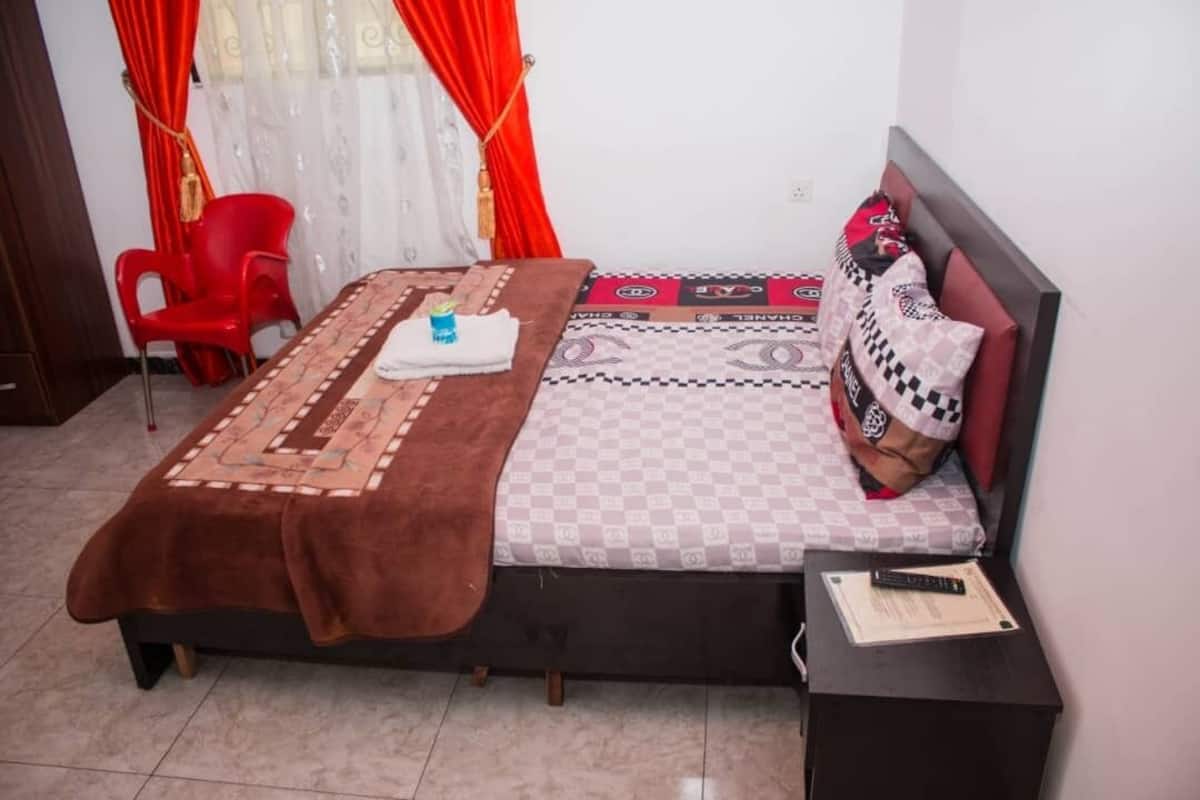 Desk, iron/ironing board, free WiFi, bed sheets
