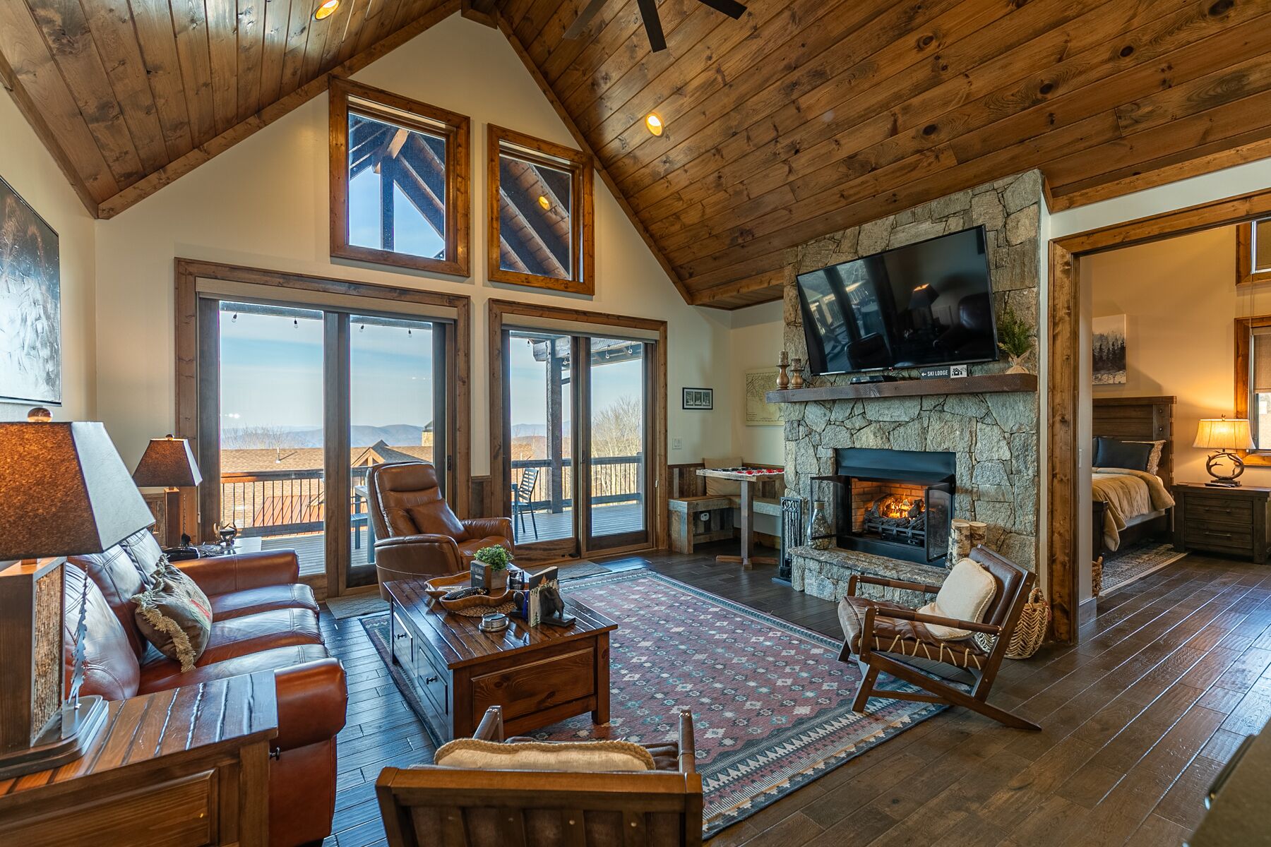 TV connectée, cheminée, baby-foot