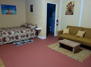 1 slaapkamer, een strijkplank/strijkijzer, gratis wifi, beddengoed