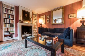 Apartment, 1 Schlafzimmer, 2 Bäder, Gartenblick | Wohnbereich