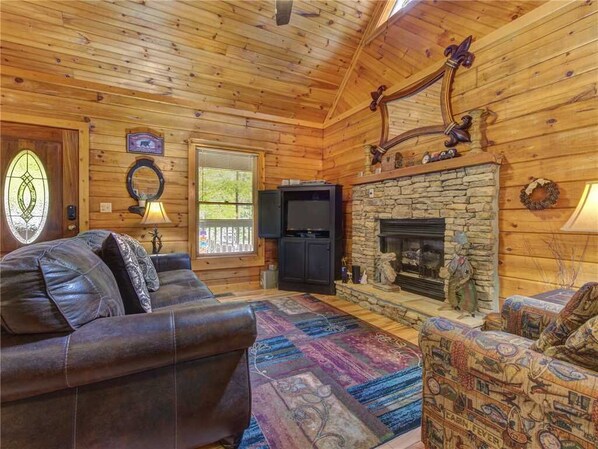 Cabin, Multiple Beds, Hot Tub, Mountain View | Living room