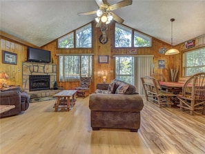 Cabin, Multiple Beds, Hot Tub, Mountain View | Living room | 42-inch TV with cable channels, fireplace