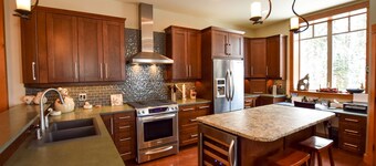 Amazing Upgraded Chalet with Everything You Need and It's ALL Yours - No Suite