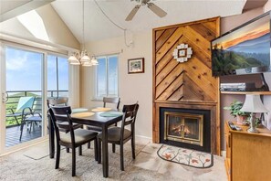 Condo, Multiple Beds, Hot Tub, Mountain View | Living room