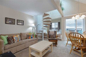 Condo, Multiple Beds, Hot Tub, Mountain View | Living room