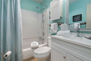 Condo, Multiple Beds, Hot Tub, Mountain View | Bathroom | Towels