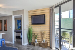 1 bedroom, desk, iron/ironing board, free WiFi - Winter Rates! Unique Oceanfront LuxurySuite,DogsOK (Myrtle Beach)