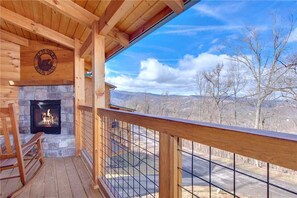 Ferienhütte, Mehrere Betten, Whirlpool, Bergblick | Balkon