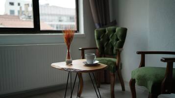 Kamar Triple Mewah | Area keluarga | TV LCD