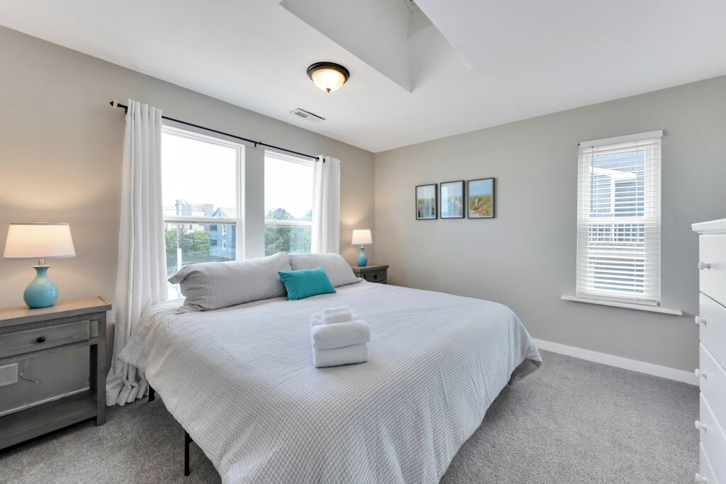4 bedrooms, iron/ironing board, WiFi, bed sheets