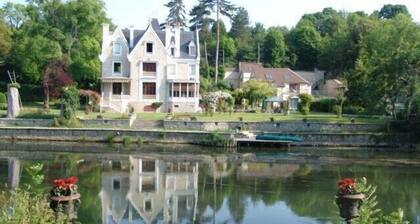 Gites between Fontainebleau forest, along the river with tennis & pool access