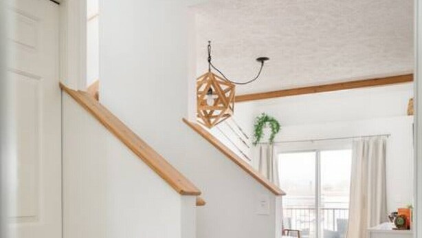 A staircase with wooden steps and a carpeted landing.