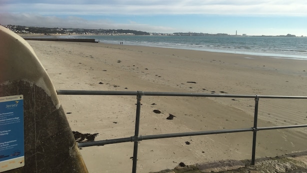 Beach nearby, white sand, 2 beach bars - Belle Ville (St. Brelade)