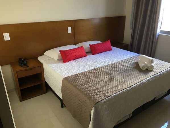 Chambre Standard double ou avec lits jumeaux | Minibar, décor unique, ameublement unique, bureau