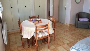 Dining - Etoile Lou Cigaloun Ana Location (Gréoux-les-Bains)