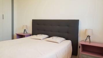 1 chambre, fer et planche Ă repasser, Wi-Fi gratuit, draps fournis