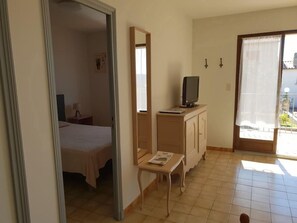 1 chambre, fer et planche à repasser, Wi-Fi gratuit, draps fournis