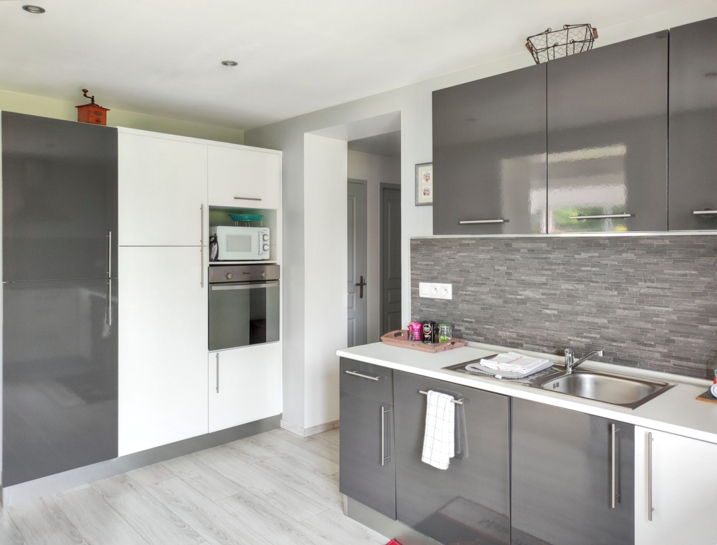 Refrigerador, microondas, horno, placa de cocina
