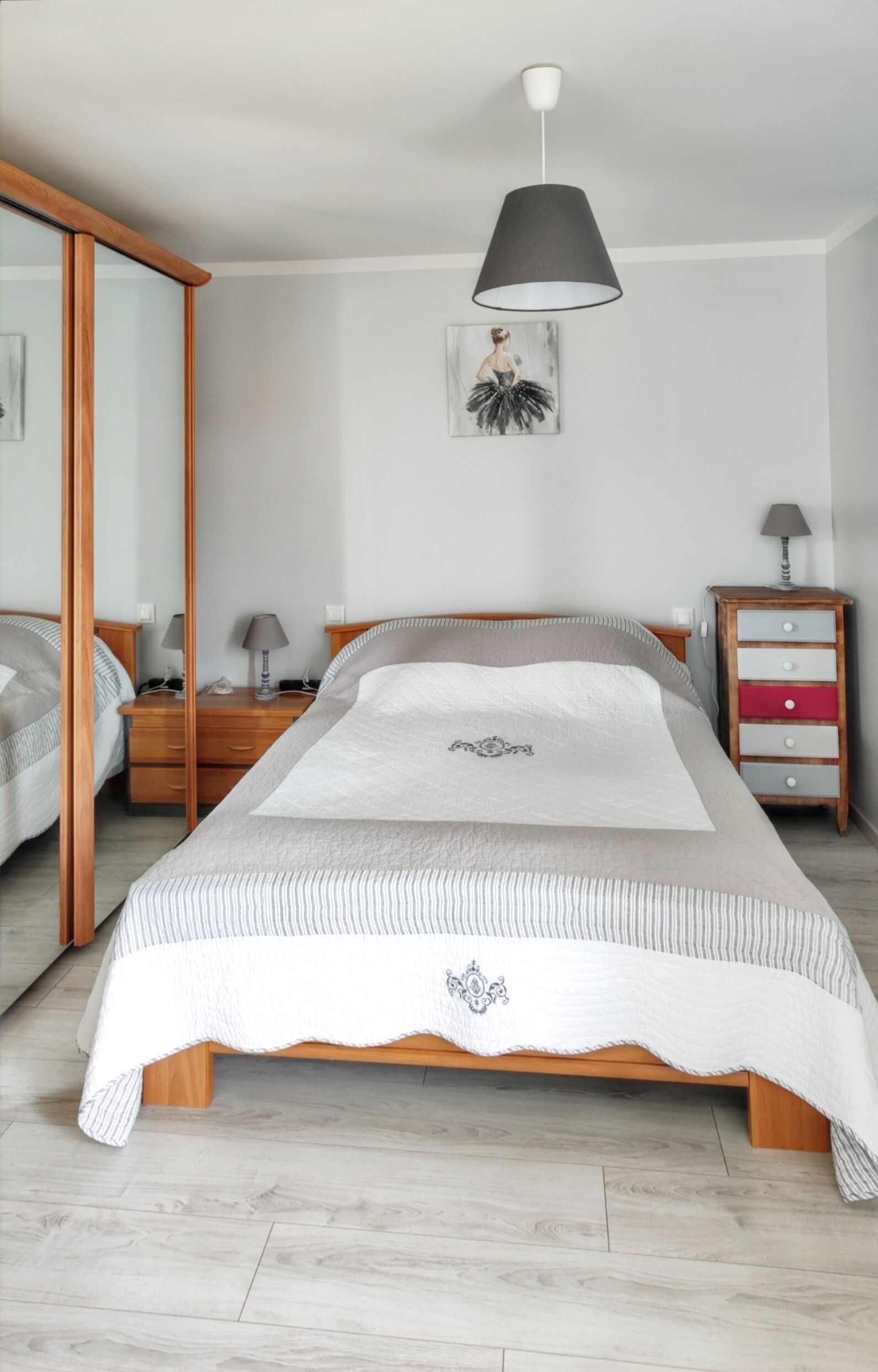 1 chambre, fer et planche à repasser, lit parapluie, Wi-Fi gratuit