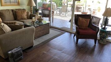 Smart-TV, bordtennis og bøker