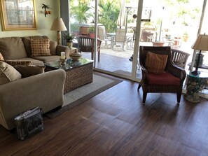 تلفزيون ذكي، تنس طاولة، كُتُب