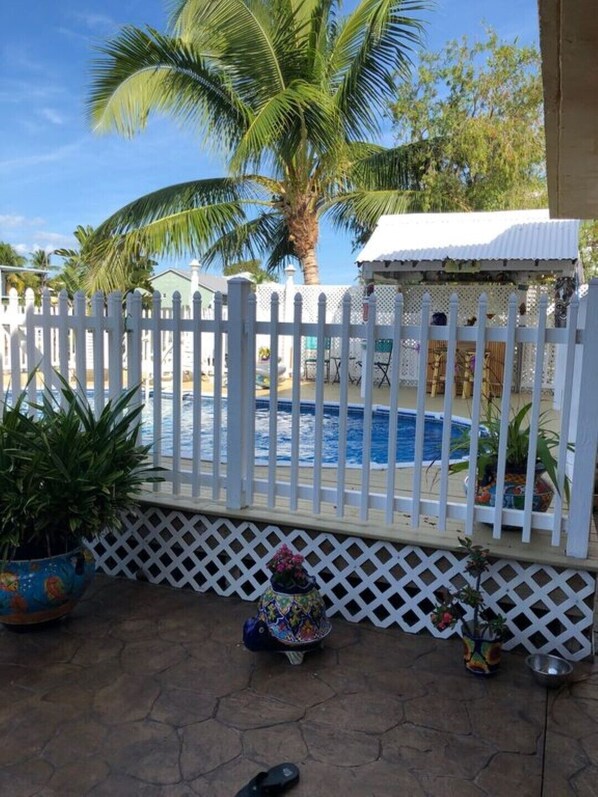 حمّام سباحة خارجي