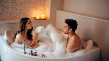 Romantic Studio Suite | Private spa tub