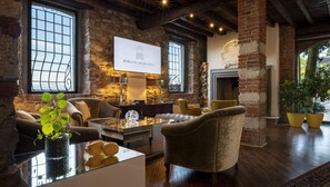 Bar lounge