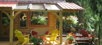 Kaslo Getaway - private and natural experience.
