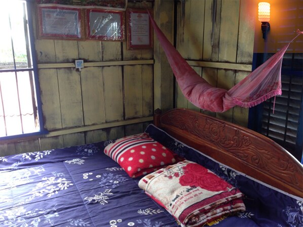 Individually decorated, free WiFi - The Happy Family House (Angkor Borei)