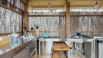 Fridge, stovetop, dishwasher, coffee/tea maker