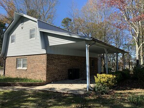 Exterior - QUIET PRIVATE BLUFF TOP HIDEAWAY, CLOSE TO EVERYTHING (Guntersville)