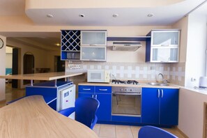 Kühlschrank, Mikrowelle